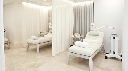 The Whitening Clinic