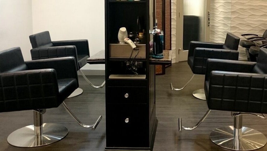 Green Line Hair Studio image 1