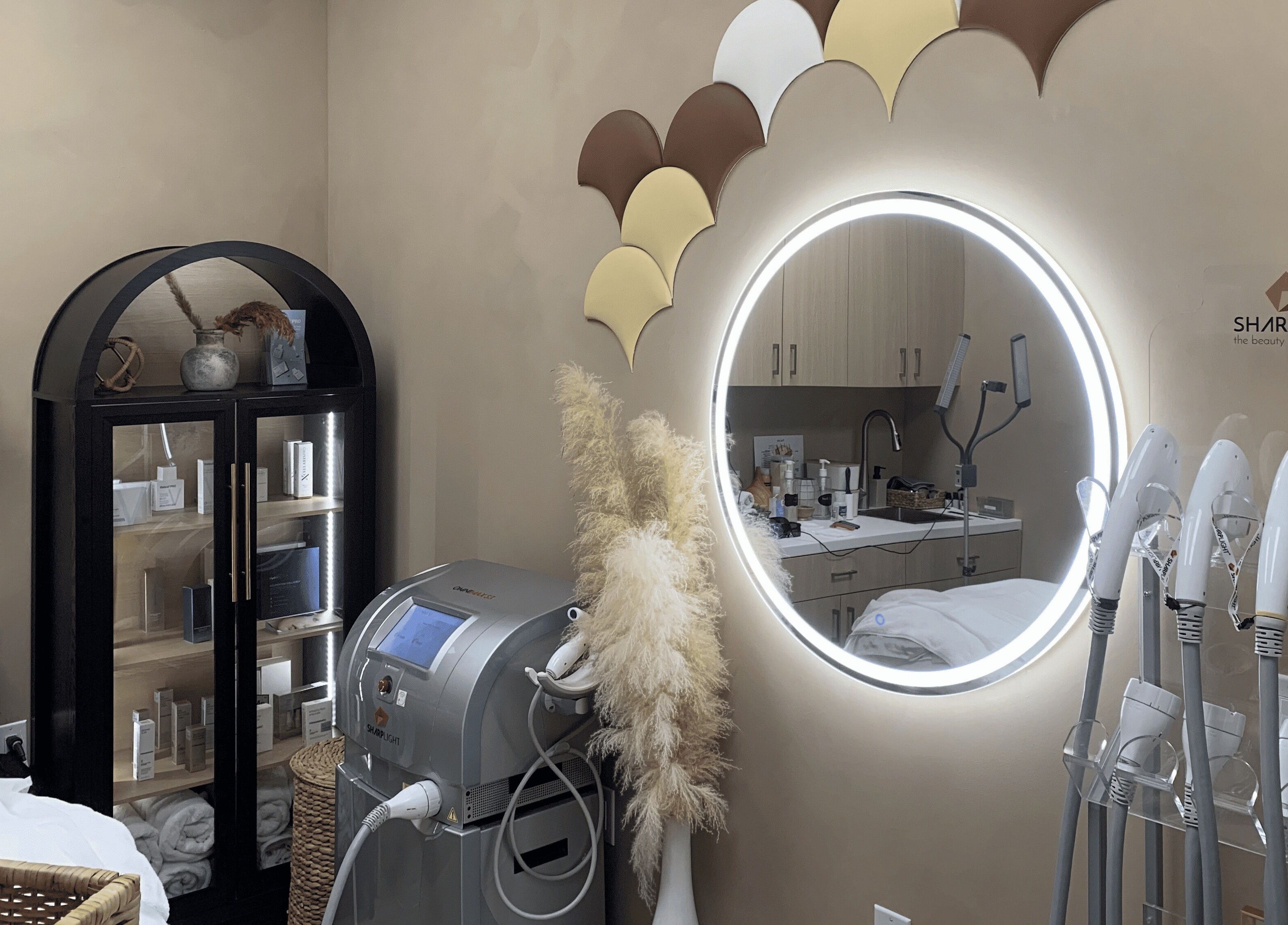 Vertex Aesthetics treatment room in Toronto, Ontario, CA featuring modern equipment and stylish decor.