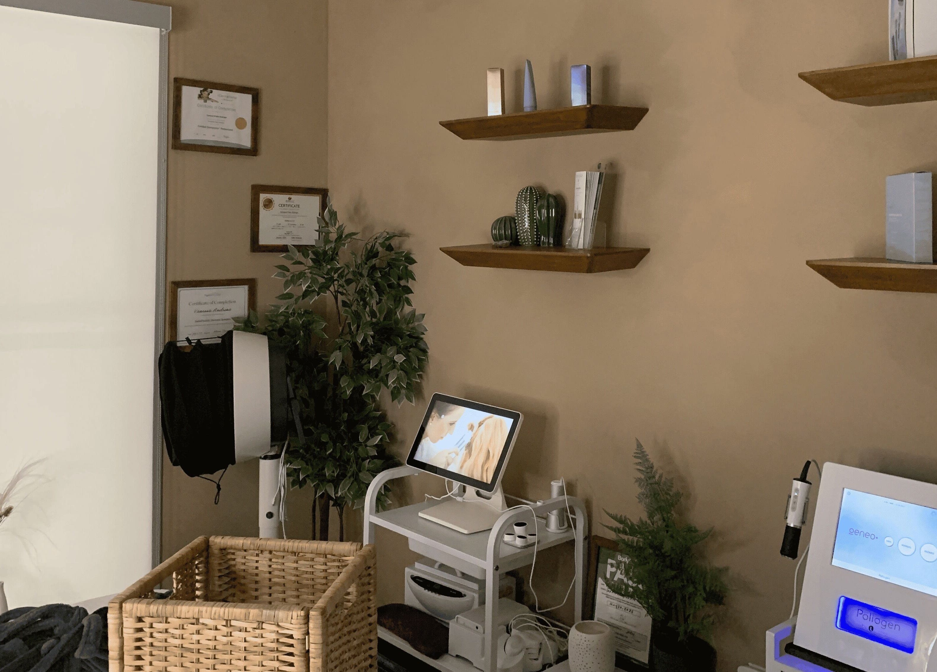 Cozy treatment room at Vertex Aesthetics, Toronto, Ontario, CA, showcasing decor and advanced wellness equipment.