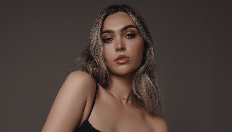 Nicole Karolina Makeup image 1