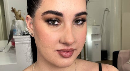 Nicole Karolina Makeup image 3