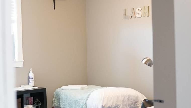 JS Lash Barn image 1