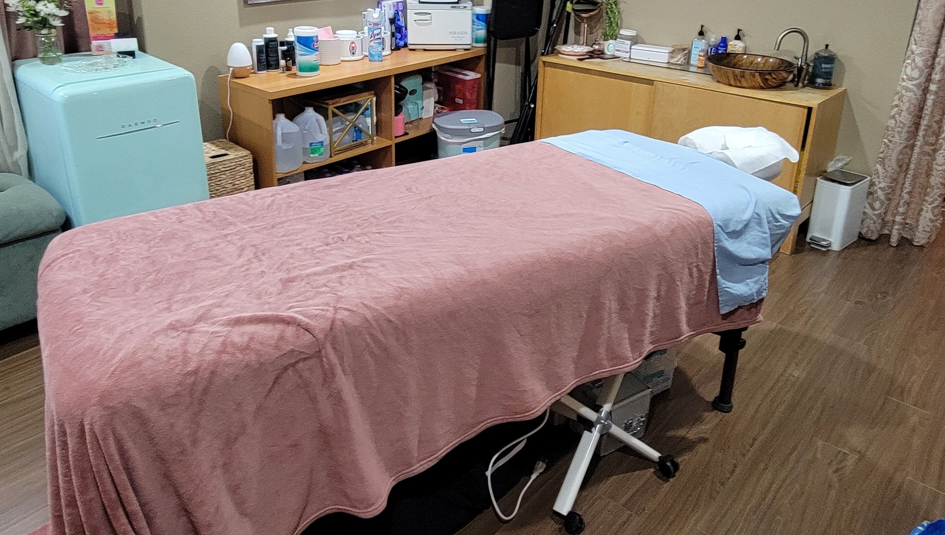 Cozy massage room at Rest, Relax, Rejoice Massage - LLC in Kent, Washington, US with a soft peach massage bed.