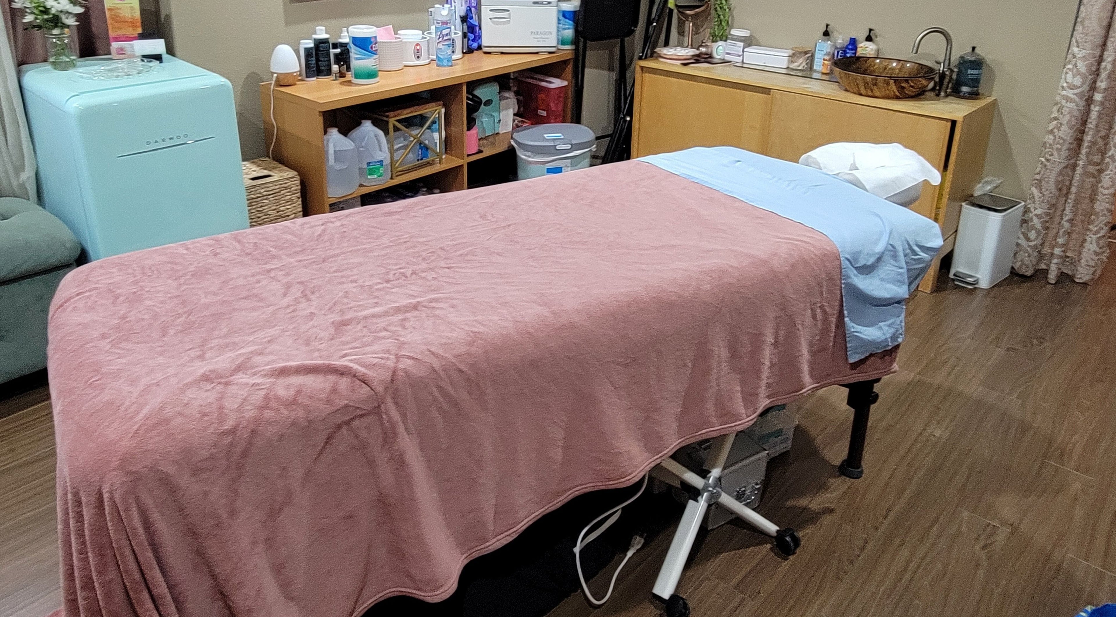 Cozy massage room at Rest, Relax, Rejoice Massage - LLC in Kent, Washington, US with a soft peach massage bed.