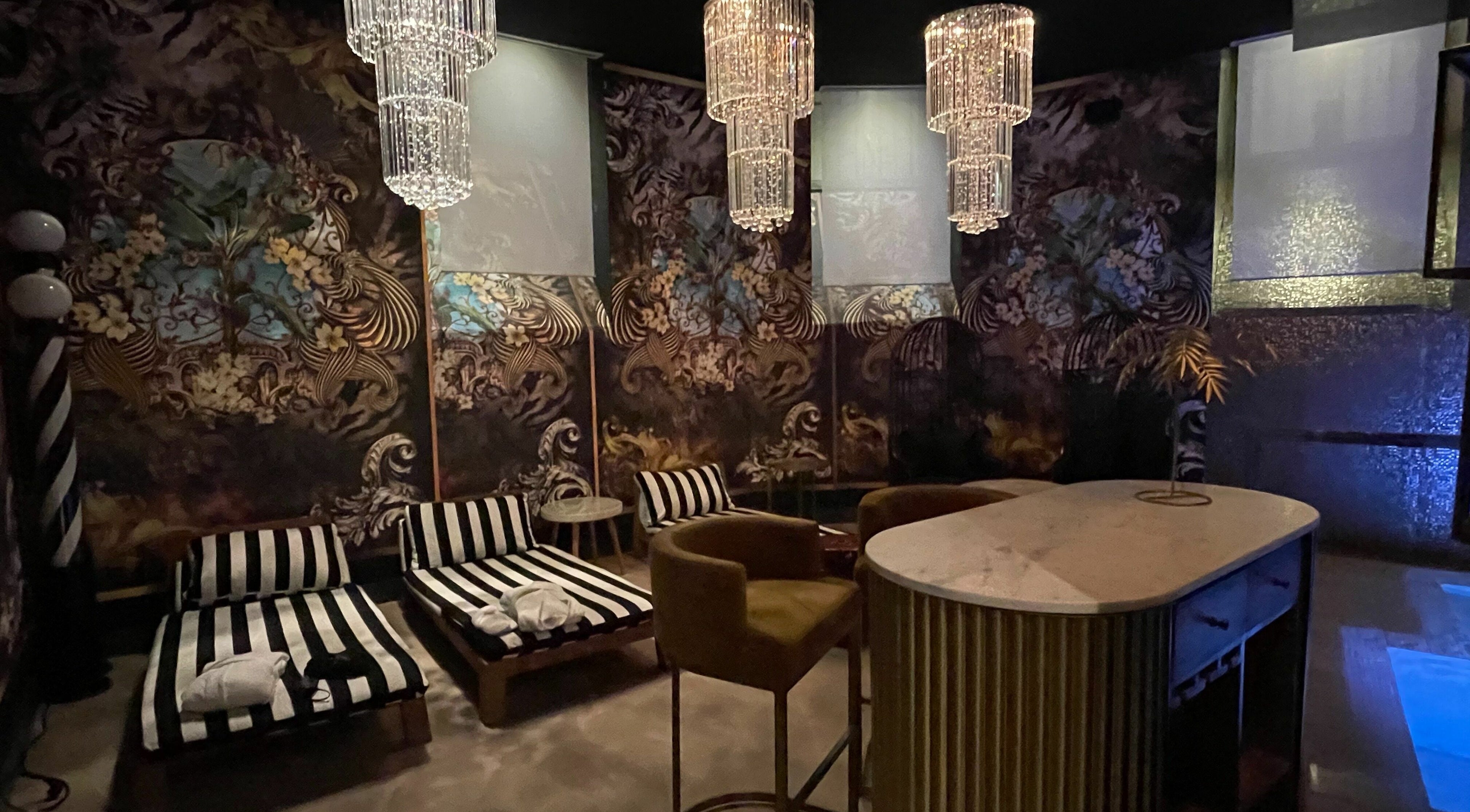 Lujosa sala con decoración oriental en Thai Room Spa BLU, Madrid, Comunidad de Madrid, ES.