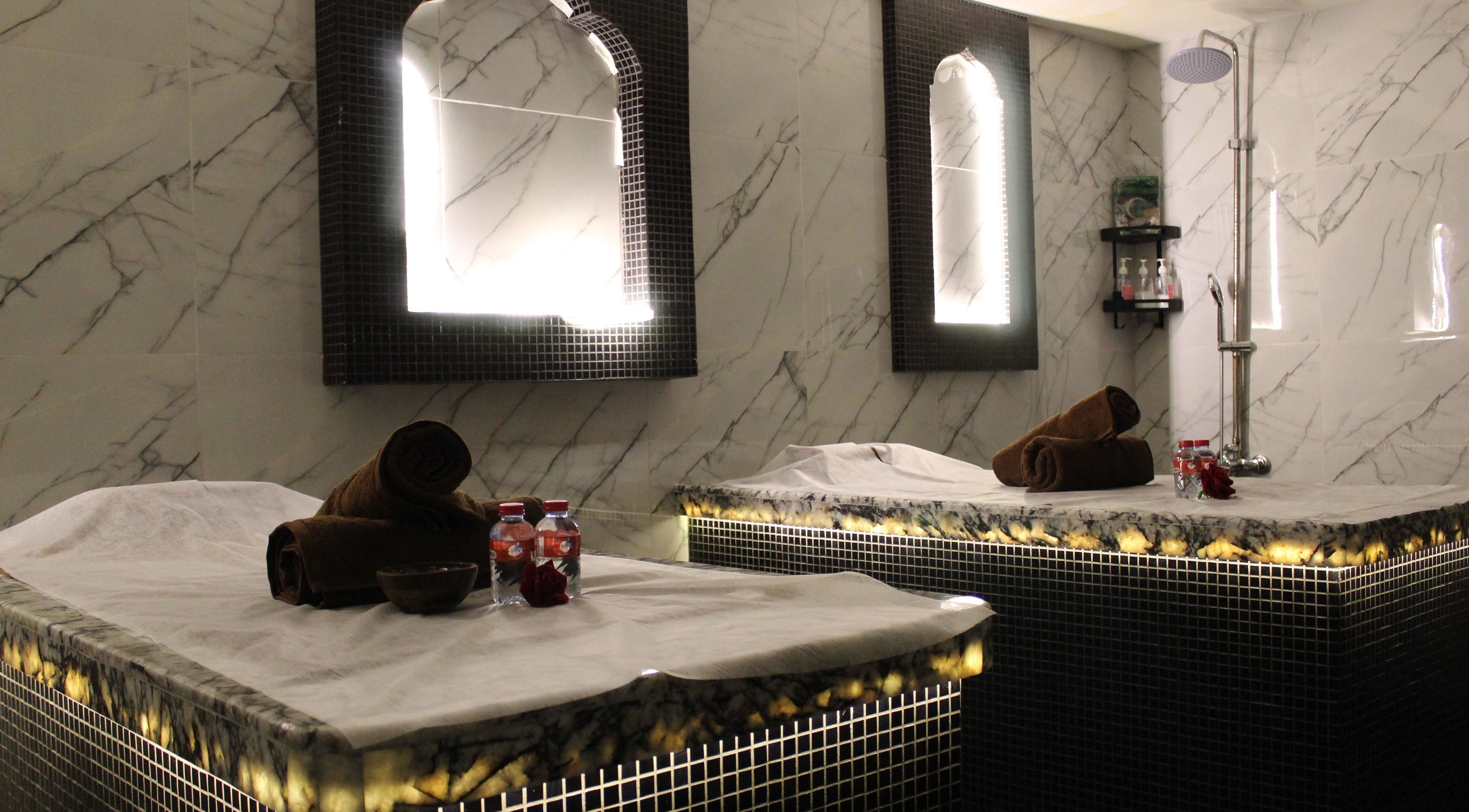 Luxurious treatment beds at Azurro Spa by Niyama - Avani IBN Batuta, دبي, AE, offering a serene wellness escape.