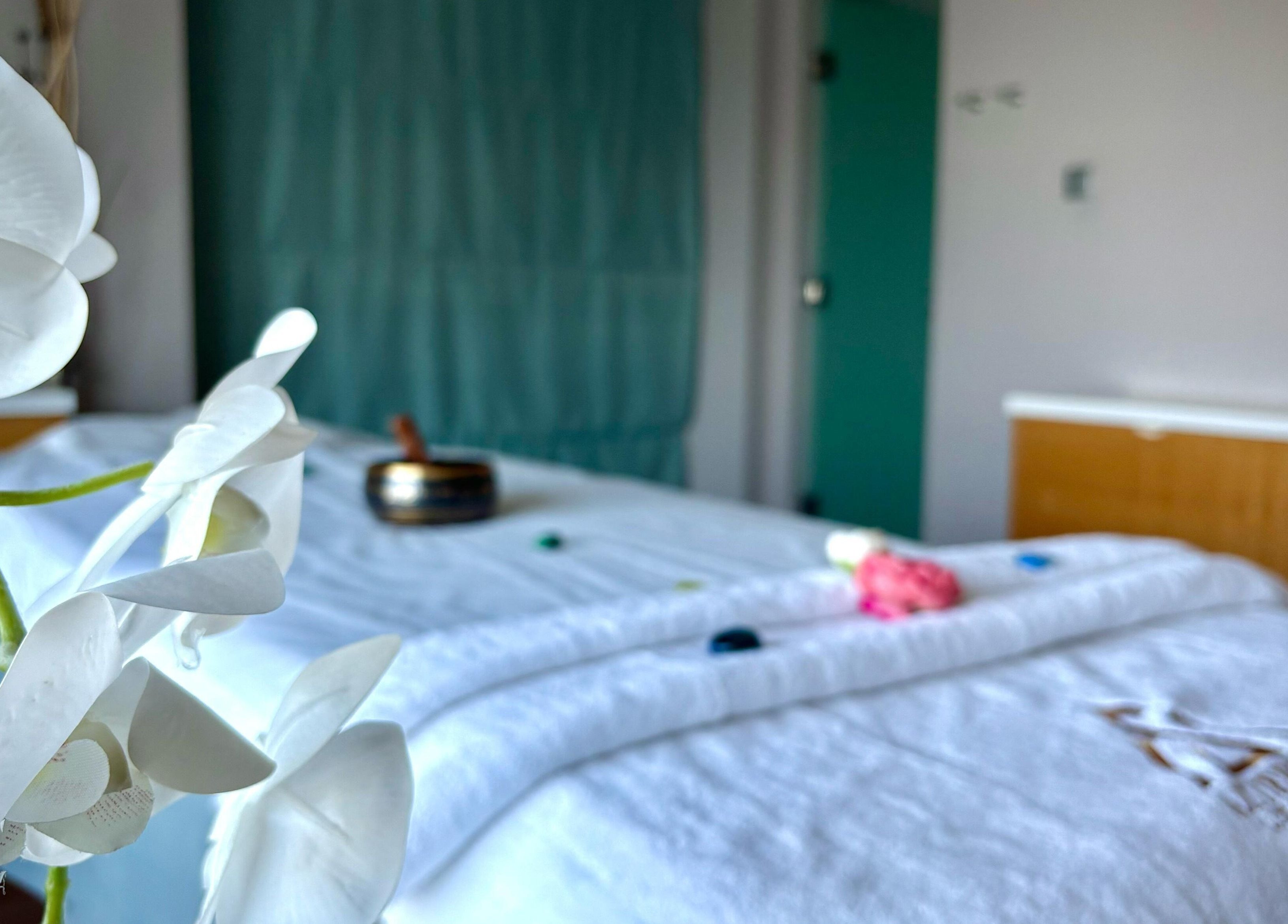 Serene spa bed with orchids at Azurro Spa by Niyama - Pullman Hotel Jlt, Dubai, Dubai, AE.