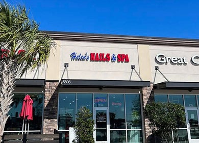 Front view of Helen's Nails & Spa, located in Wildwood, Florida, US, showcasing its inviting entrance.