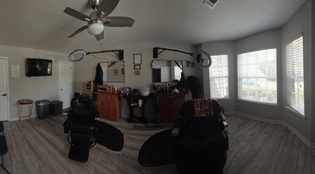 Deez Cutz Llc