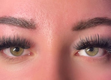 Close-up of lush eyelash extensions at Lyss Lash & Beauty Co, Melbourne, Victoria, AU.