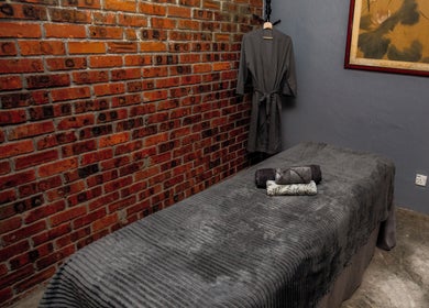 Relaxing therapy room at Roseville Therapy Centre & Spa, Kota Bharu, Kelantan, MY, featuring a cozy massage table.