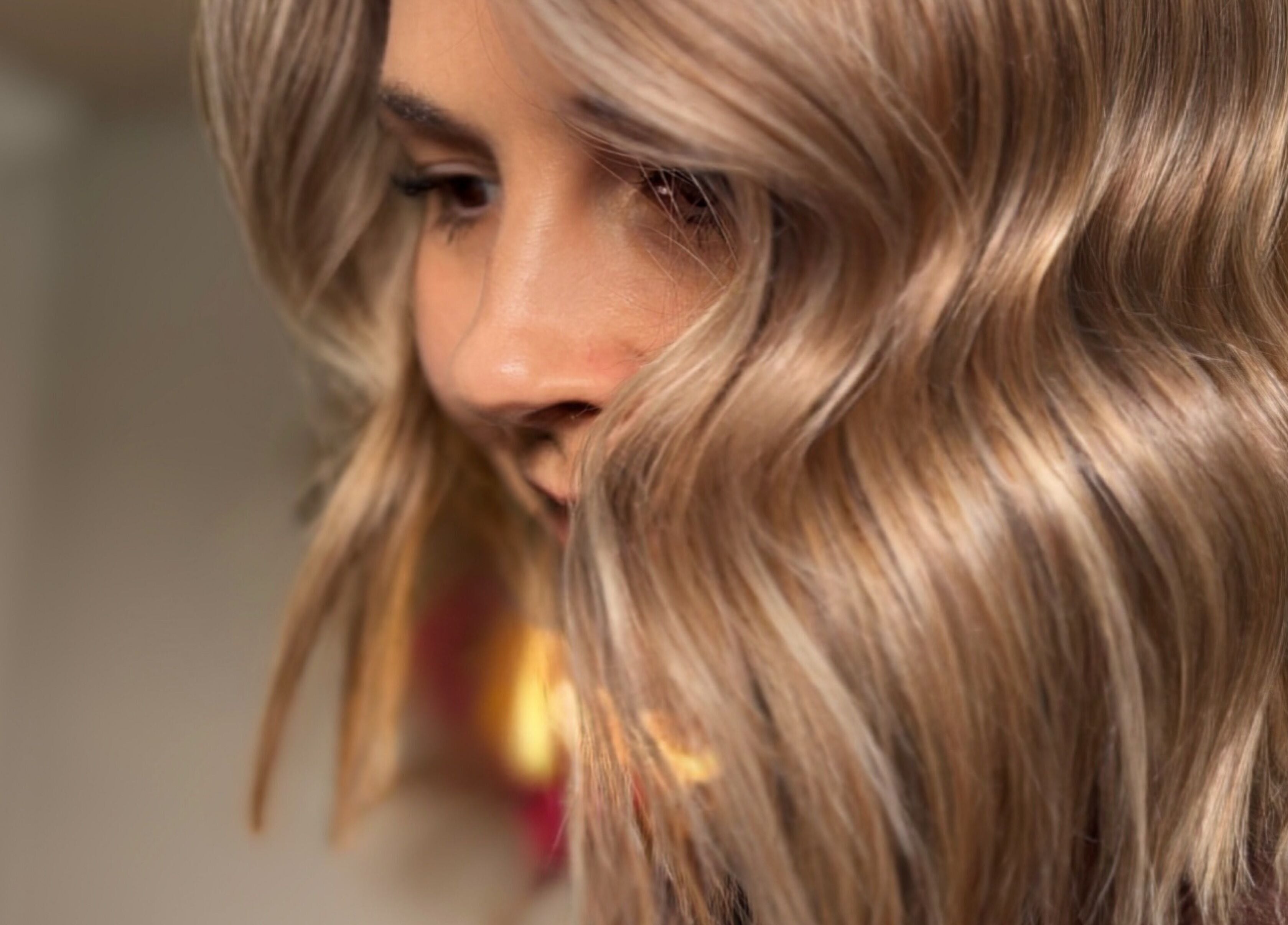 Close-up of styled golden waves at Rogue & Vow, Blidworth, England, GB salon.