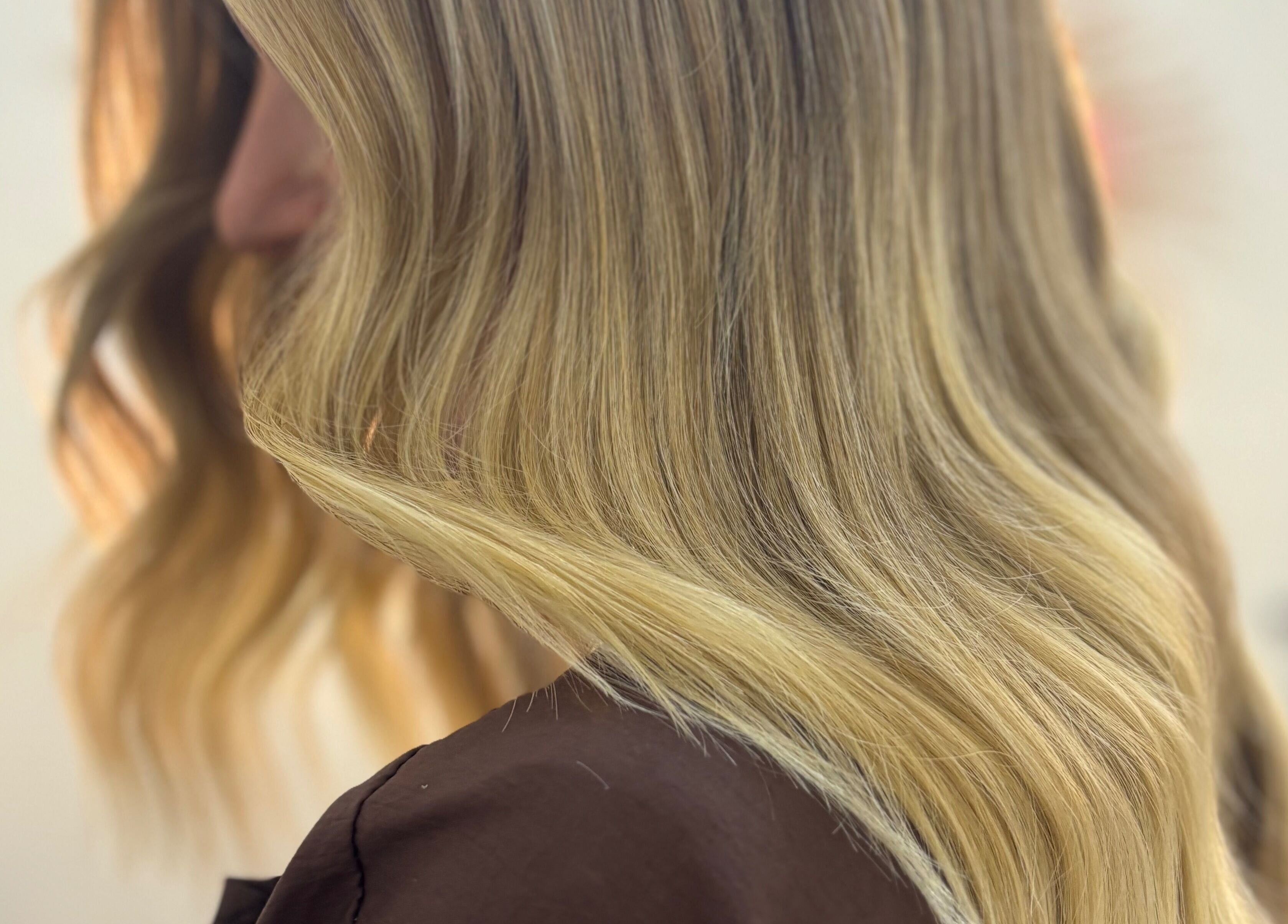 Elegant wavy blond hairstyle at Rogue & Vow, Blidworth, England, GB.