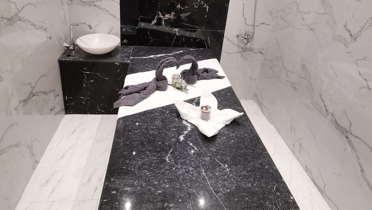 Luxurious spa table at Energy Spa Riffa, Riffa, Al-Muḥāfaẓat al-Janūbīyah, BH with folded towels and marble decor.