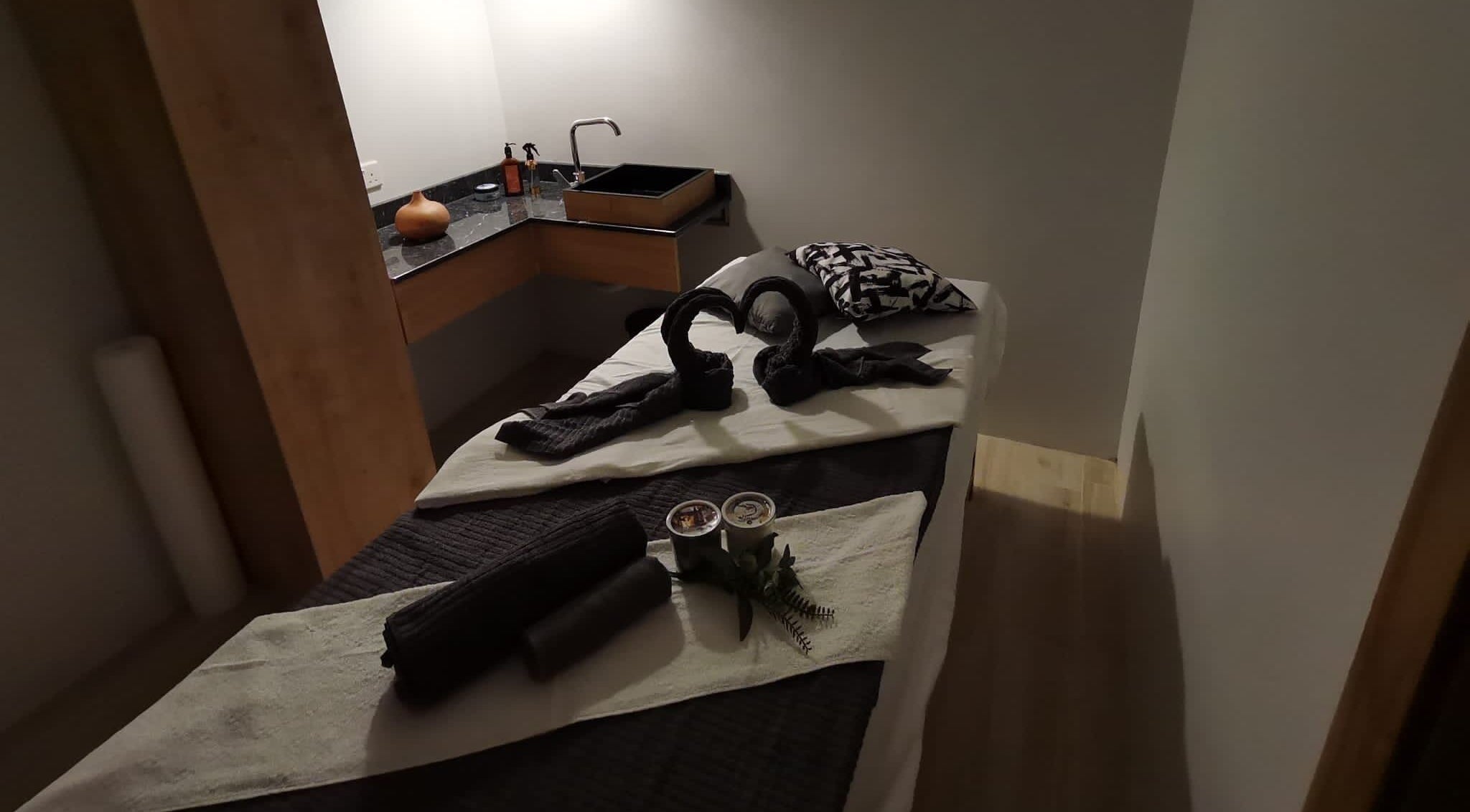 Relaxation room at Energy Spa Riffa, Riffa, Al-Muḥāfaẓat al-Janūbīyah, BH with massage bed and calming decor.