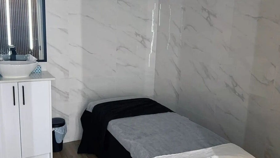 Cozy spa room at Musi Studio in Richmond, British Columbia, CA with a treatment table and sleek basin.