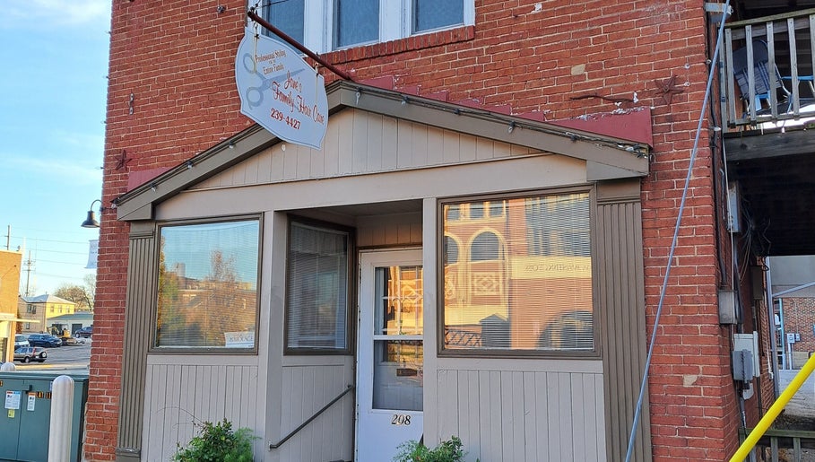 Hairbyscot exterior in Washington, Missouri, US featuring a quaint red-brick facade and welcoming entrance.