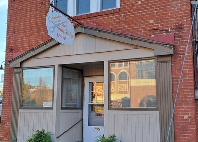 Hairbyscot exterior in Washington, Missouri, US featuring a quaint red-brick facade and welcoming entrance.