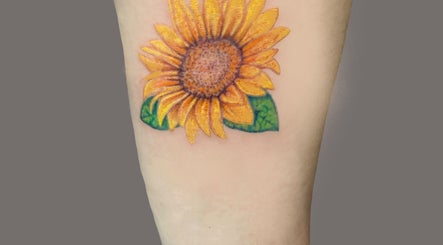 Vibrant sunflower tattoo by Viviana Sp Tattoo Artist in Melbourne, Victoria, AU on light skin.
