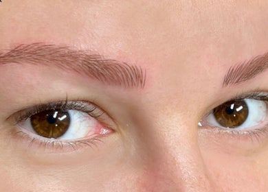 Expert eyebrow tattoo by Viviana Sp Tattoo Artist in Melbourne, Victoria, AU showcasing natural hair strokes.