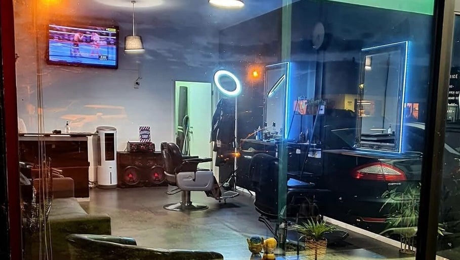 Straight Razors Barbershop image 1