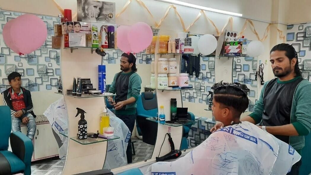 THE LUCKY HAIR SALON Berasia Road karod FRONT OF CIAE GATE NO .1