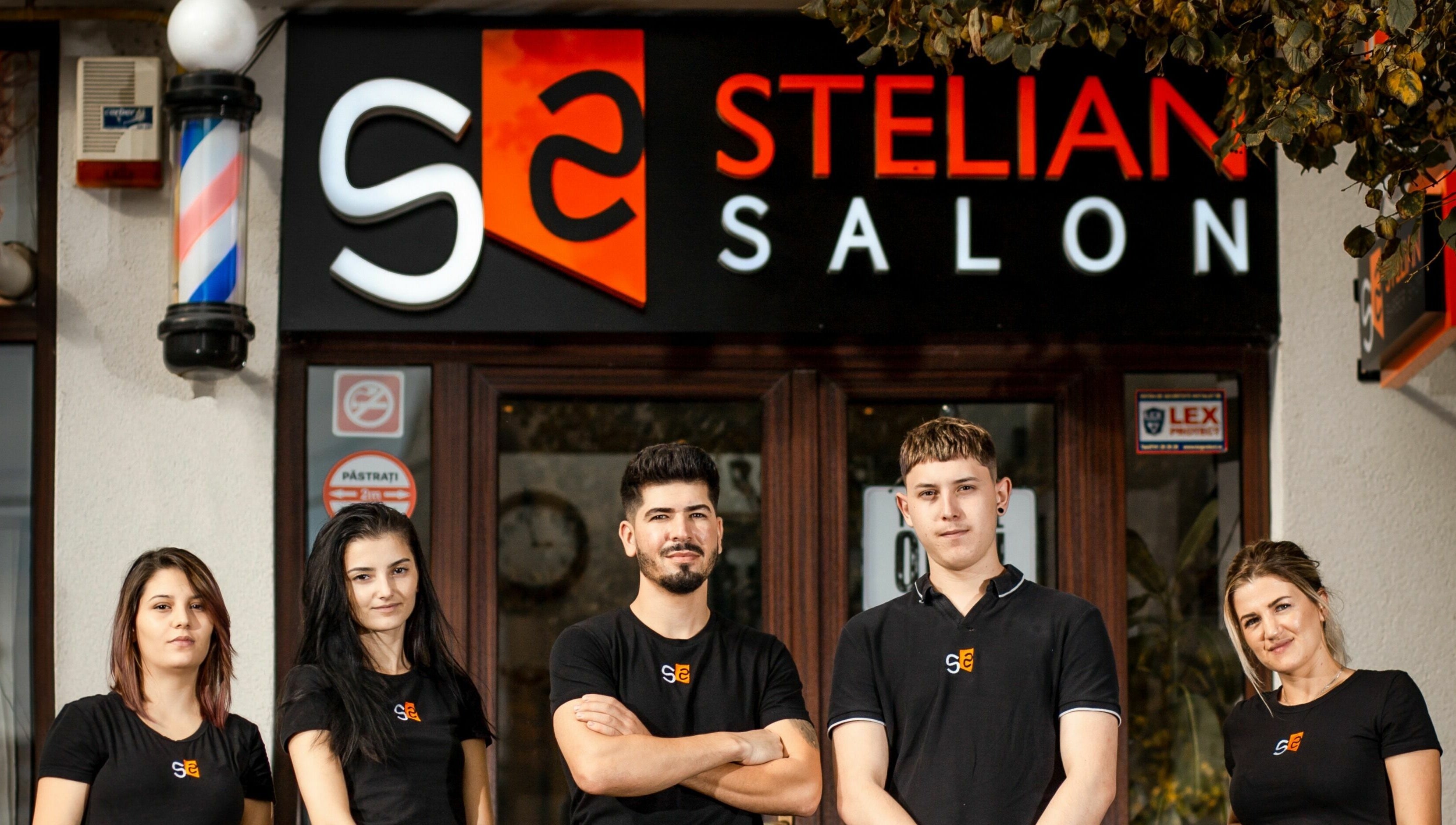 Echipa Stelian Salon în fața locației, Mizil, Județul Prahova, RO.