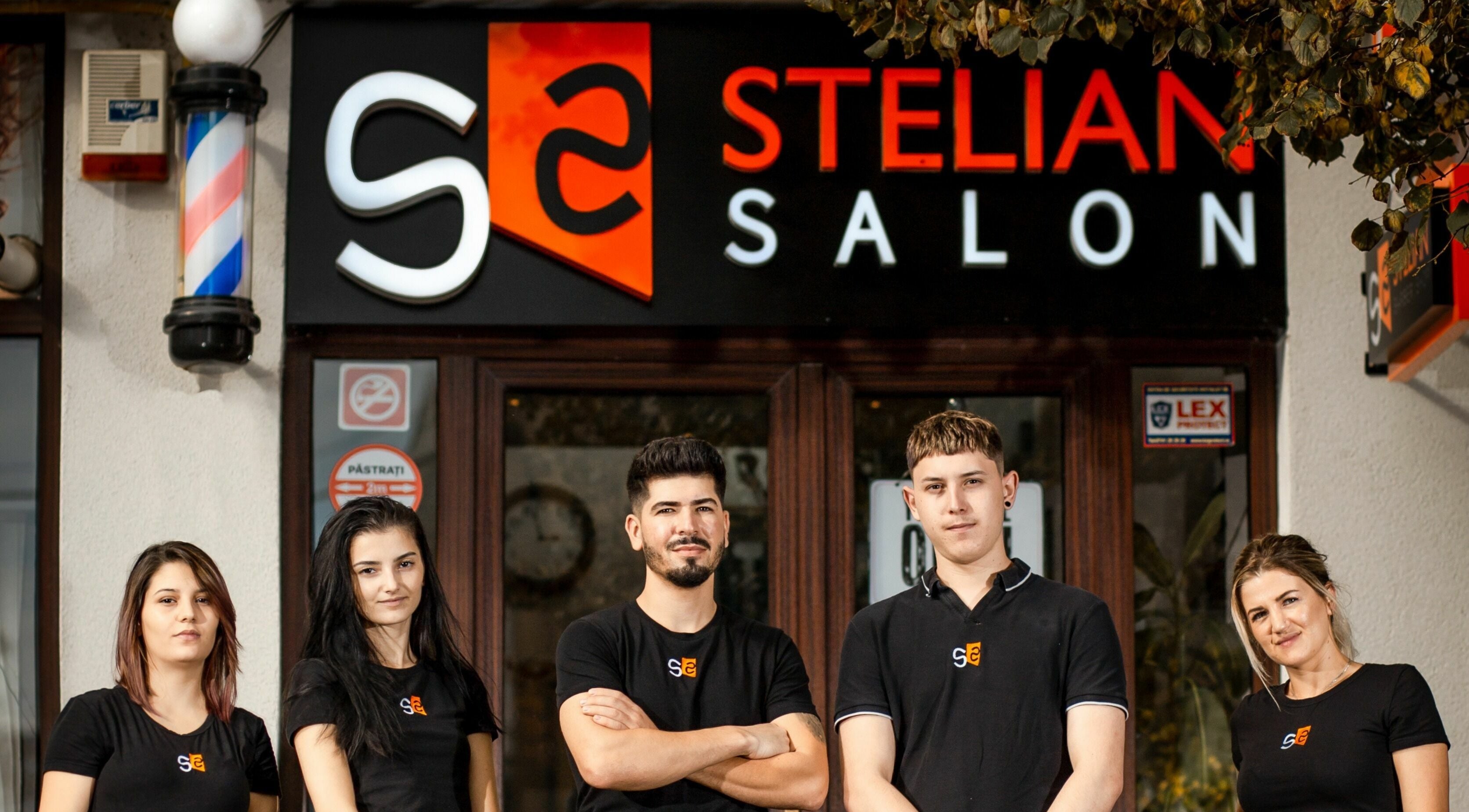 Echipa Stelian Salon în fața locației, Mizil, Județul Prahova, RO.