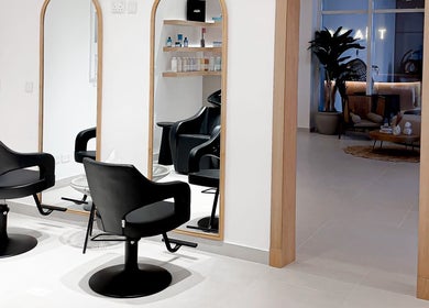 Elegant salon space at Tiara The Spa, الخبر, المنطقة الشرقية, SA, with black chairs and mirrors.
