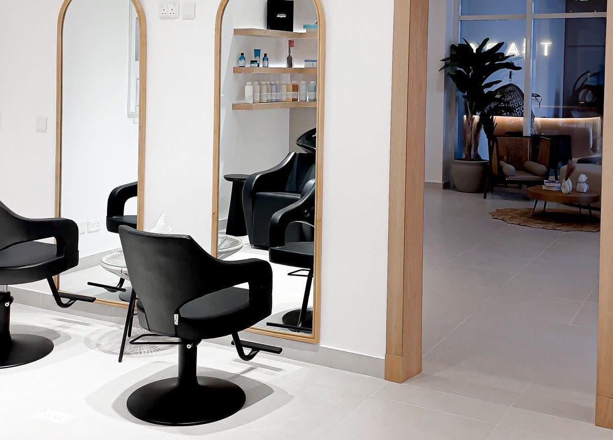 Elegant salon space at Tiara The Spa, الخبر, المنطقة الشرقية, SA, with black chairs and mirrors.