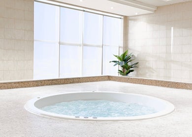 Luxurious jacuzzi at Tiara The Spa, offering relaxation in الخبر, المنطقة الشرقية, SA.
