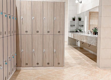 Elegant locker room at Tiara The Spa, الخبر, المنطقة الشرقية, SA with modern design and pristine facilities.