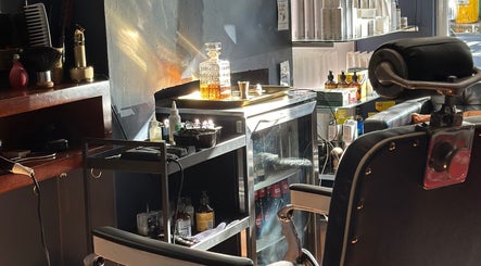 Grand Royal Barbers - Darlinghurst offers a chic, stylish setup in Sydney, New South Wales, AU.