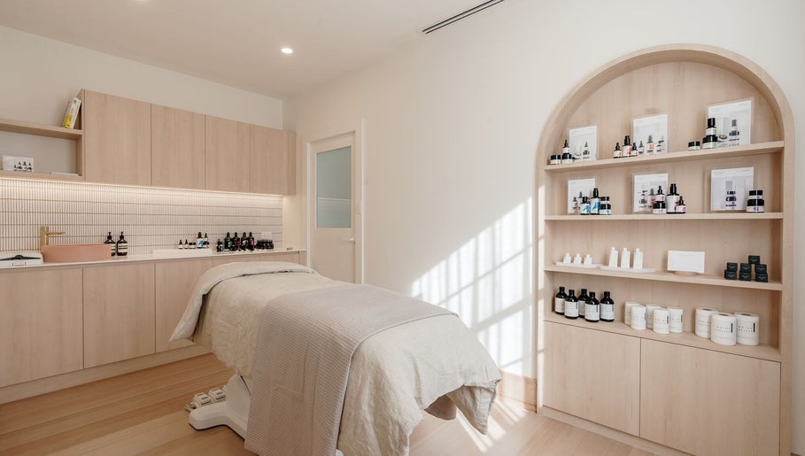 Immagine 1, Dr Daniel Tan and Associates