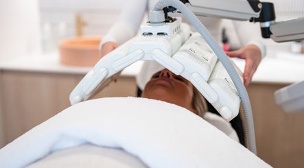 Immagine 3, Dr Daniel Tan and Associates