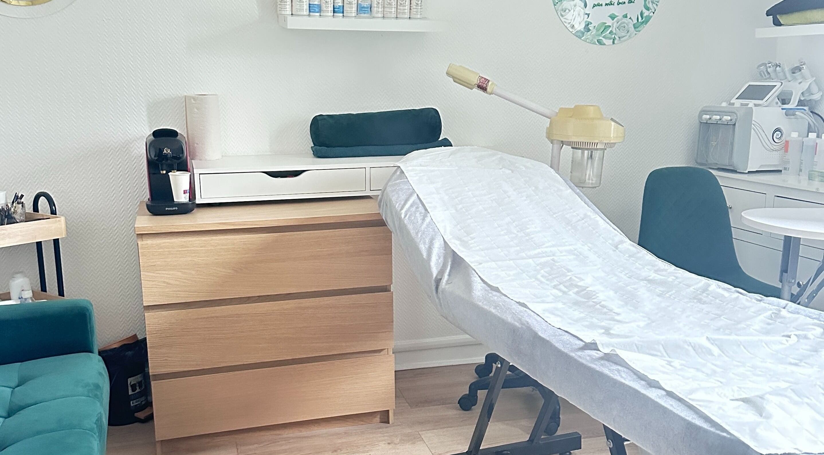 Cabinet de soins esthétique chez Hind esthétique à Argenteuil, Île-de-france, FR.