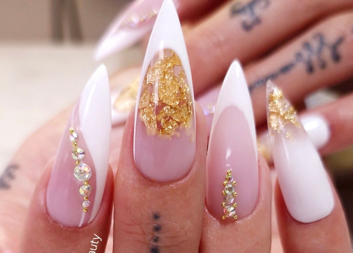 Stunning gold-accented nails showcased at Kaskada Beauty, Benoni, Gauteng, ZA.