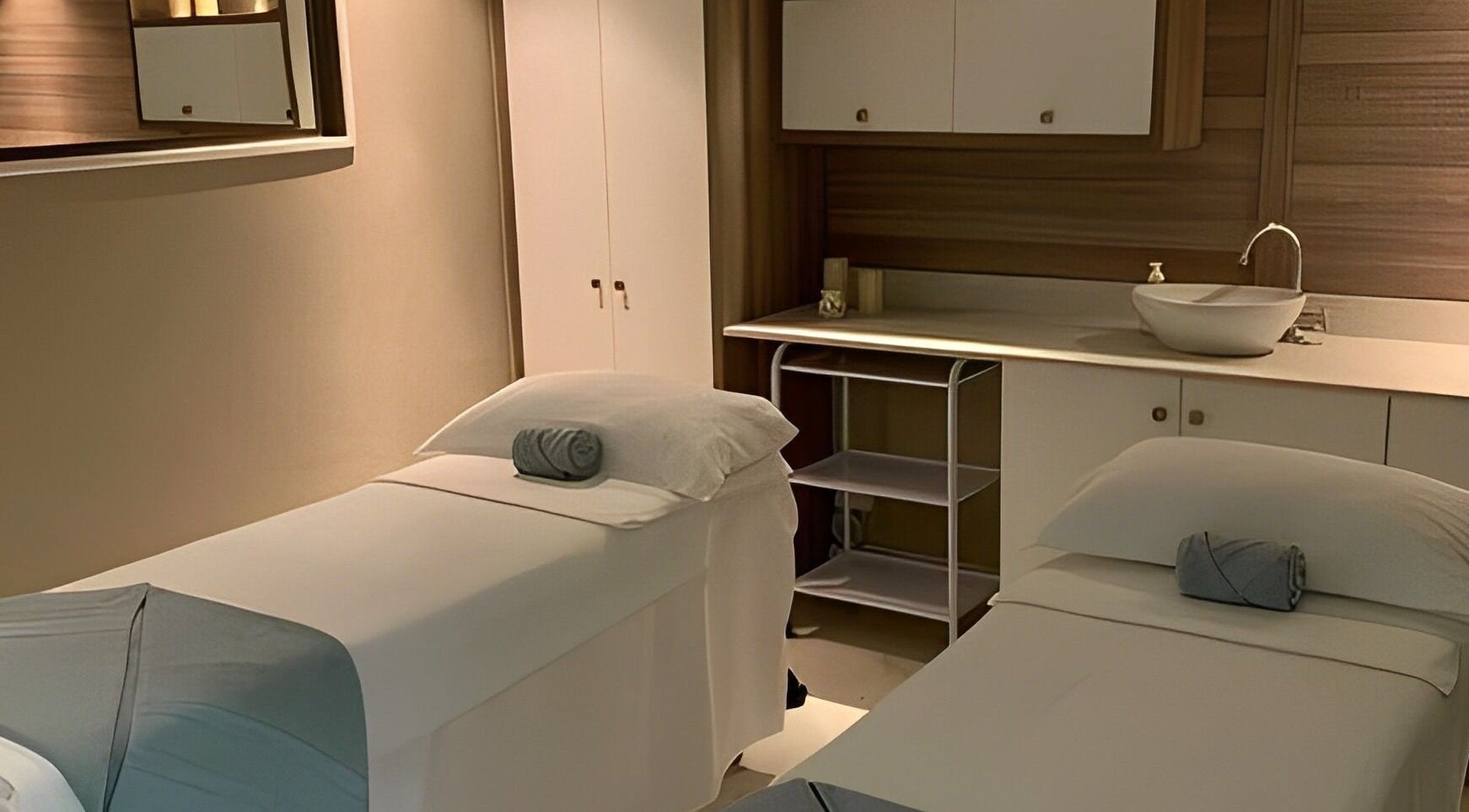 Relaxing treatment room at Solea Beauty & Wellness, Vereeniging, Gauteng, ZA with two massage tables.