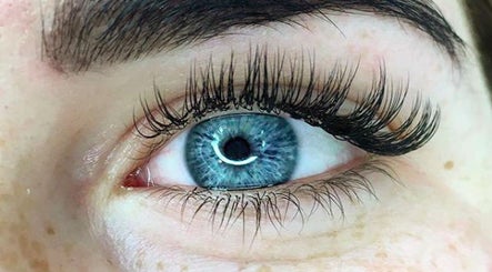 Lovely Lashes - Galway image 3