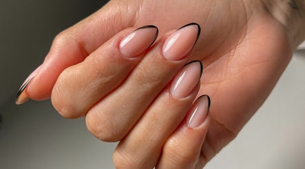 Nails Agatha image 3