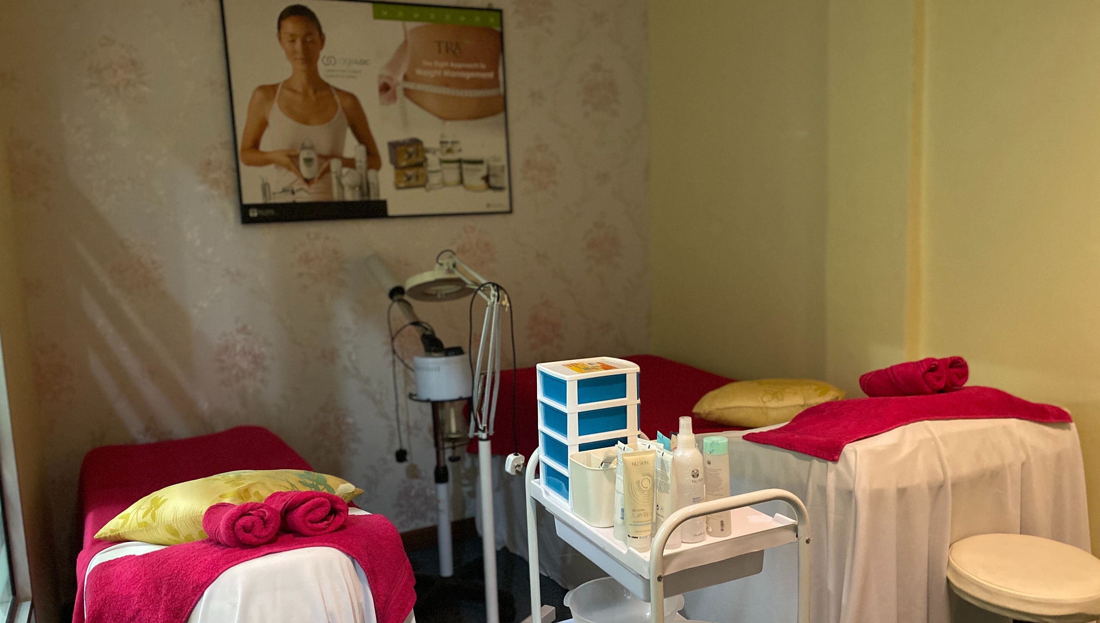 Cozy treatment room at Libo Spa in Alor Setar, Kedah, MY with vibrant towels and beauty products.