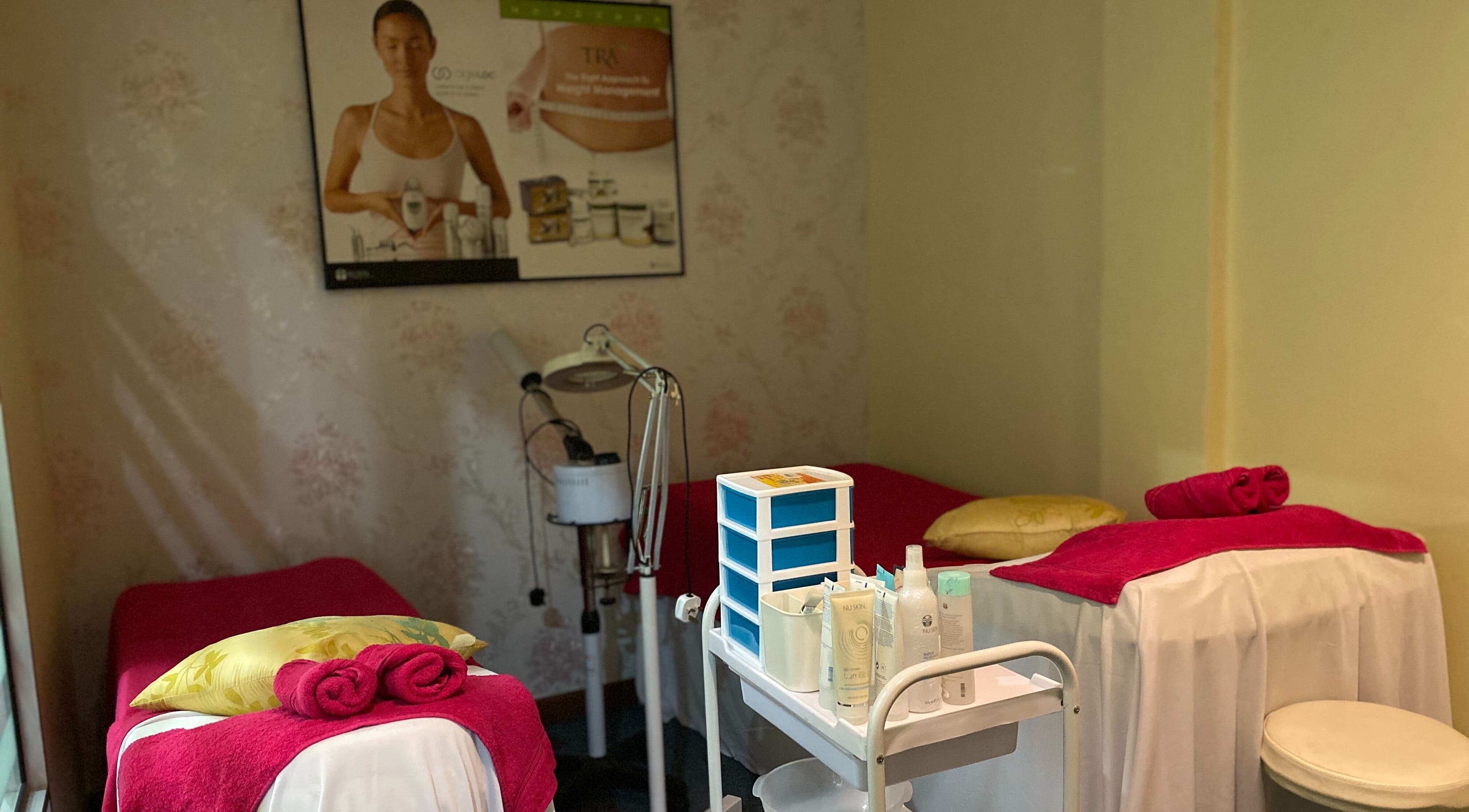 Cozy treatment room at Libo Spa in Alor Setar, Kedah, MY with vibrant towels and beauty products.