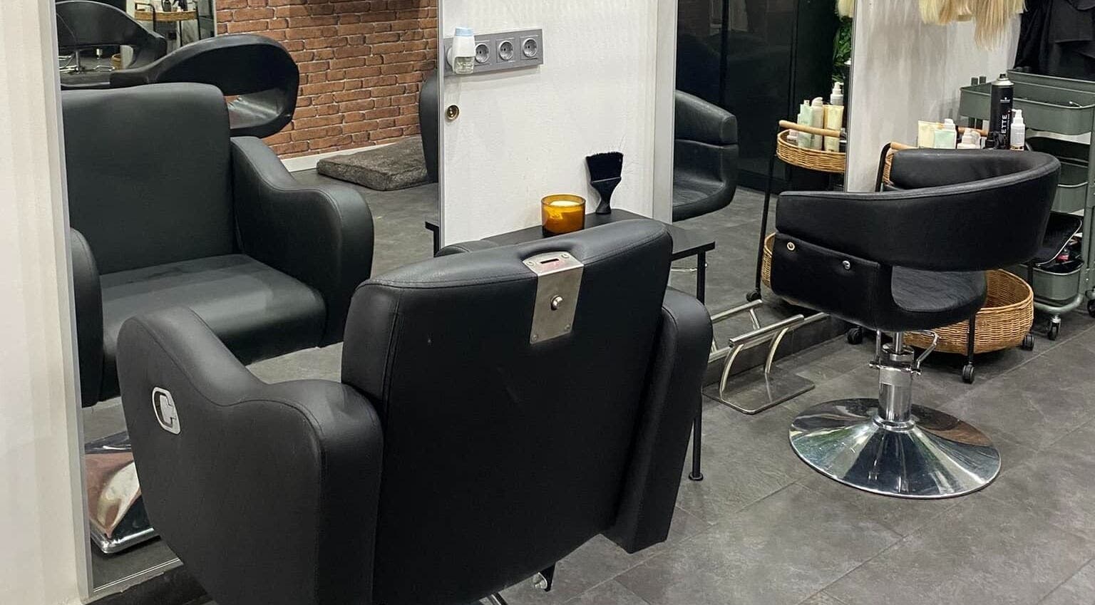 Elegant styling chairs at Amy B Hairdressing, Calahonda, Andalucía, ES offer comfort and style.