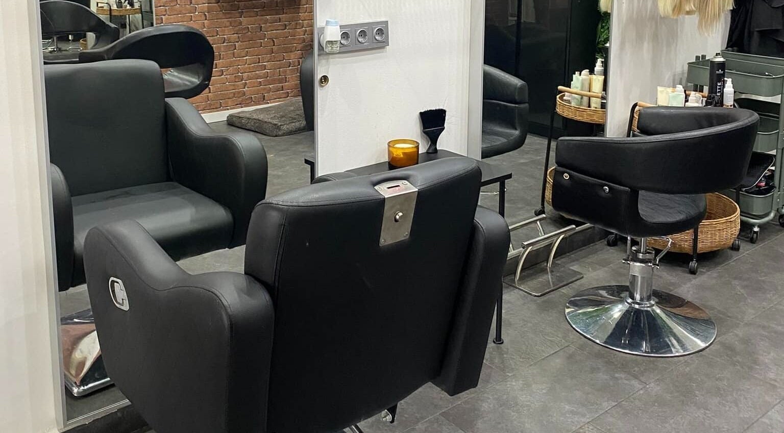 Elegant styling chairs at Amy B Hairdressing, Calahonda, Andalucía, ES offer comfort and style.