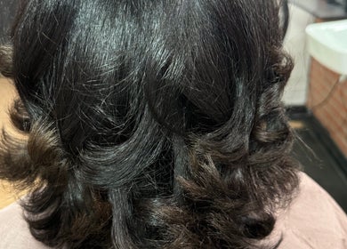 Glossy curls at 3570 Warrensville Center Rd, Shaker Heights OH 44122, Ohio, US beauty salon.