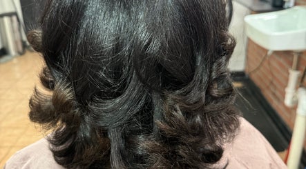 Glossy curls at 3570 Warrensville Center Rd, Shaker Heights OH 44122, Ohio, US beauty salon.