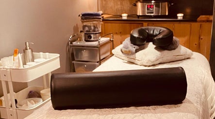 Cozy massage room at IVY Spa and Beauté, Saint Jean D’Aulps, Auvergne-Rhône-Alpes, FR, offering relaxation.