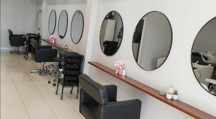 Vanity Hair & Beauty