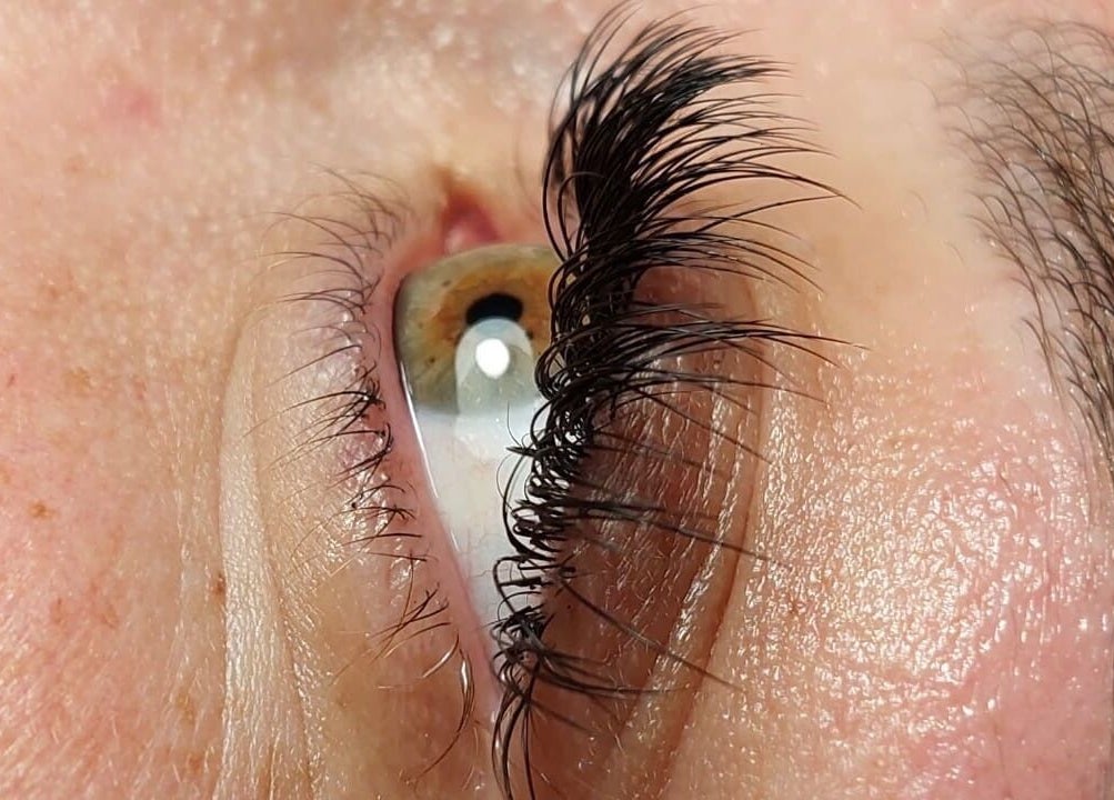 Close-up of enhanced eyelashes at Design on a Dime, Benoni, Gauteng, ZA, showcasing expert beauty services.